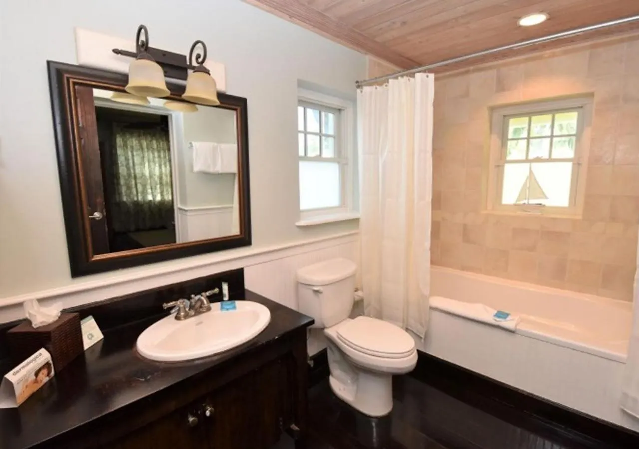 Sapodilla House Hotel Dunmore Town