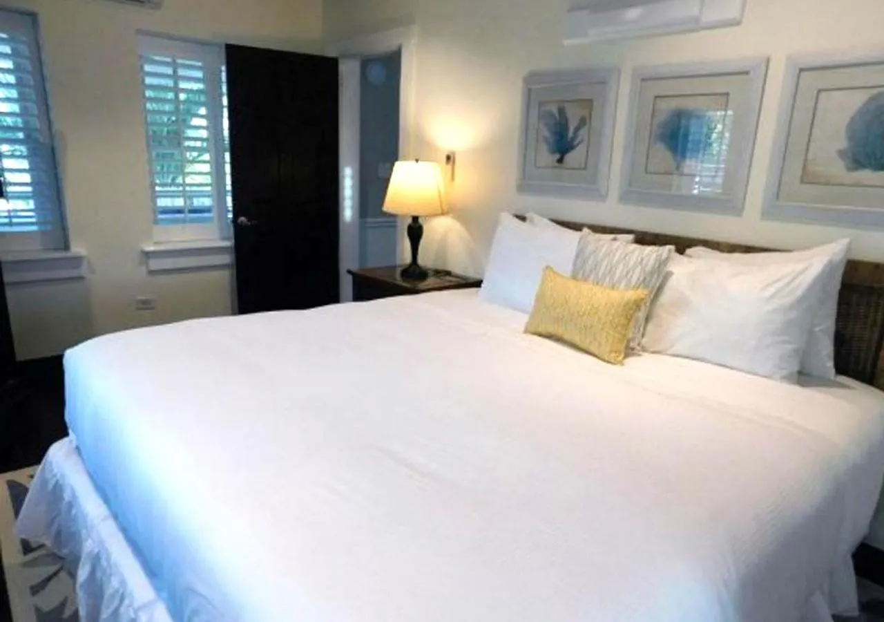 Sapodilla House Hotel Dunmore Town