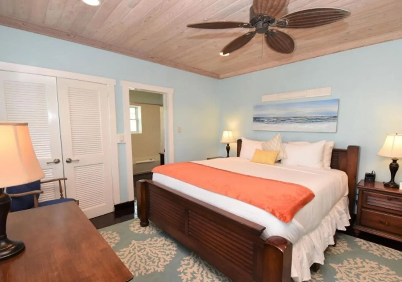 Sapodilla House Hotel Dunmore Town