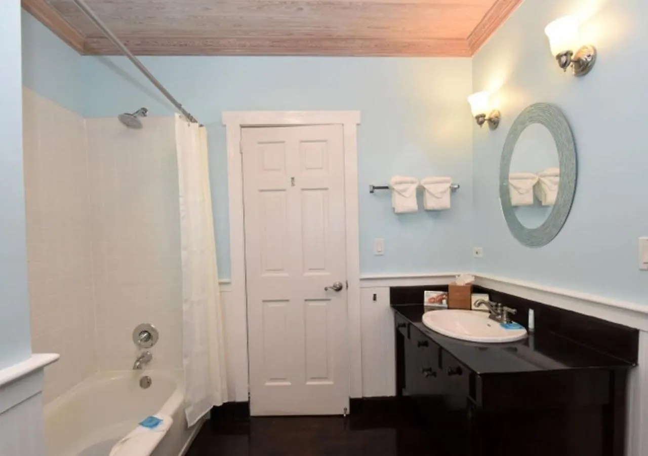 Sapodilla House Hotel Dunmore Town Bahamas