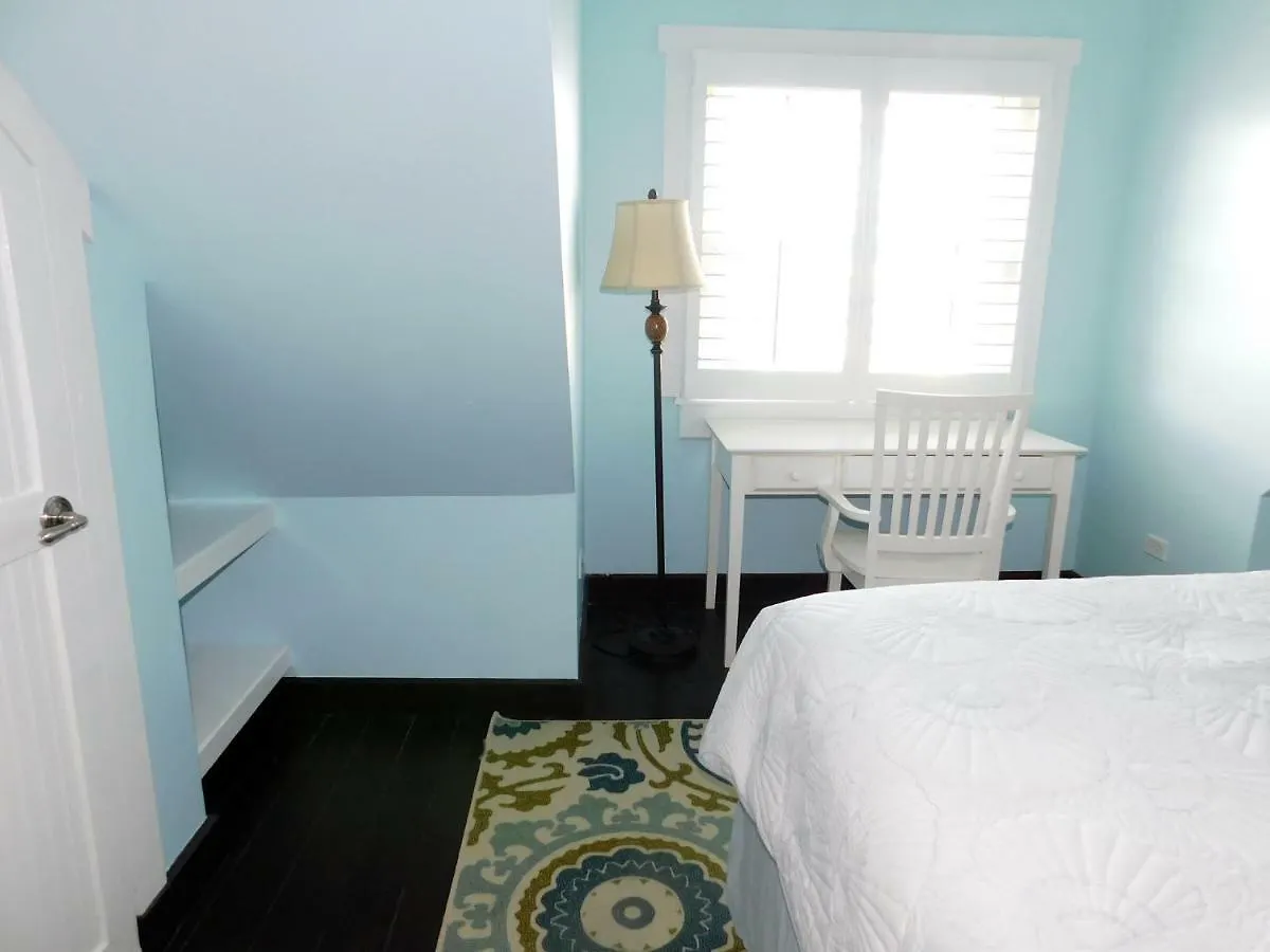 Sapodilla House Hotel Dunmore Town 0*,  Bahamas